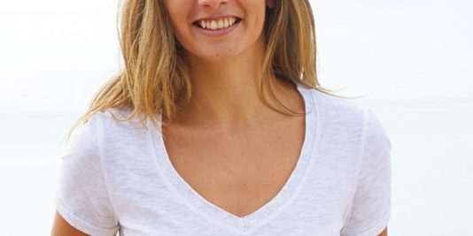 t-shirt-blanc-col-v-dentelle-out-of-ireland